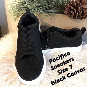 Pacifica Knit Sneakers, Size 7, Black, Lace-up